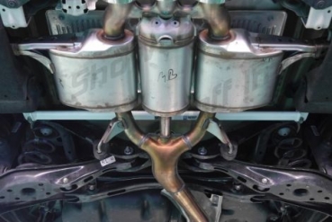 Honda Civic FK8 UltraRacing Rear Lower Bar