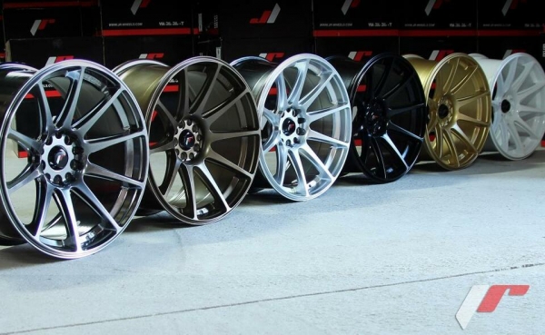 Japan Racing JR11 8.5 x 18 Zoll with TÜV Certification