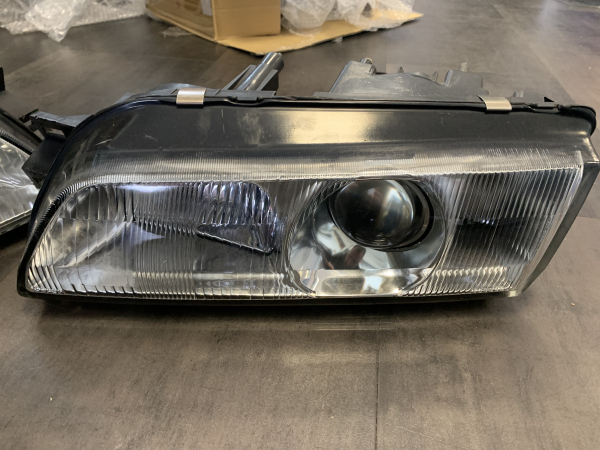 Nissan Skyline BNR32 GT-R Headlight Set RH + LH