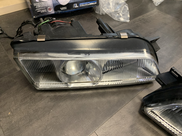Nissan Skyline BNR32 GT-R Headlight Set RH + LH