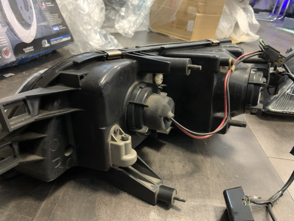Nissan Skyline BNR32 GT-R Headlight Set RH + LH