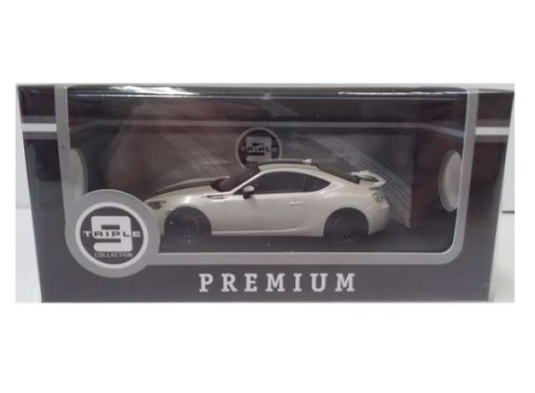 1/43 2014 Subaru BRZ White with Black Stripes