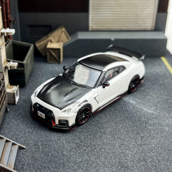 1/64 INNO64 Nissan GT-R R35 Nismo Weiß