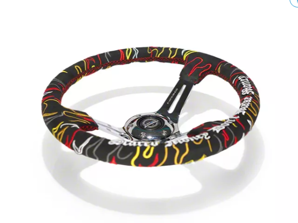 NRG Innovations Lenkrad Rote Kreuzstichnaht Ryan Litteral Signature Scare Money Don't Make Money Flammen-Stickerei Schwarz - Chrom 350mm Alcantara