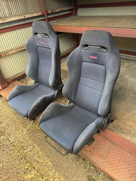RECARO SR-3 EK9 DC2 Schwarze Recaro Sitze ABE mit Celica T23 Konsolen
