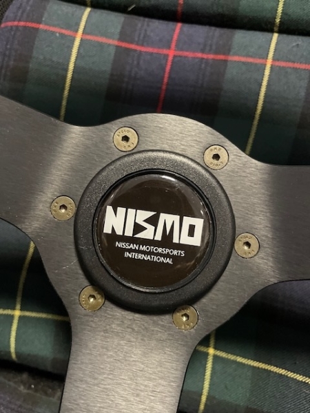 Hupenknopf Nismo Style Old Logo Weiß