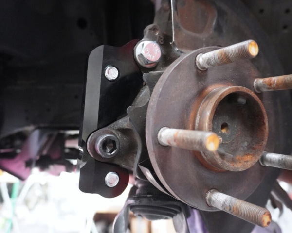 HFM.Parts Nissan R34 GTT Caliper Adapter Kit for 324mm
