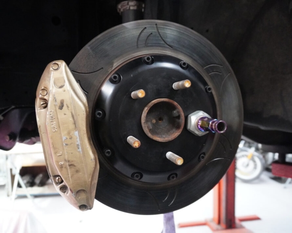 HFM.Parts Nissan R34 GTT Caliper Adapter Kit for 324mm