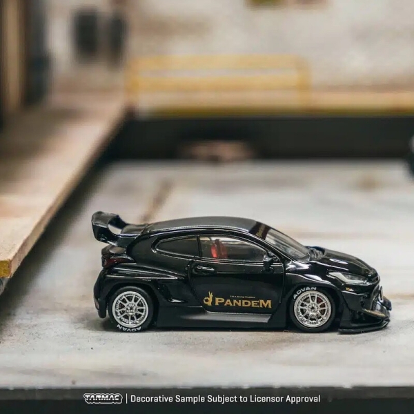 1/64 Pandem Toyota GR Yaris Schwarz - Tarmac